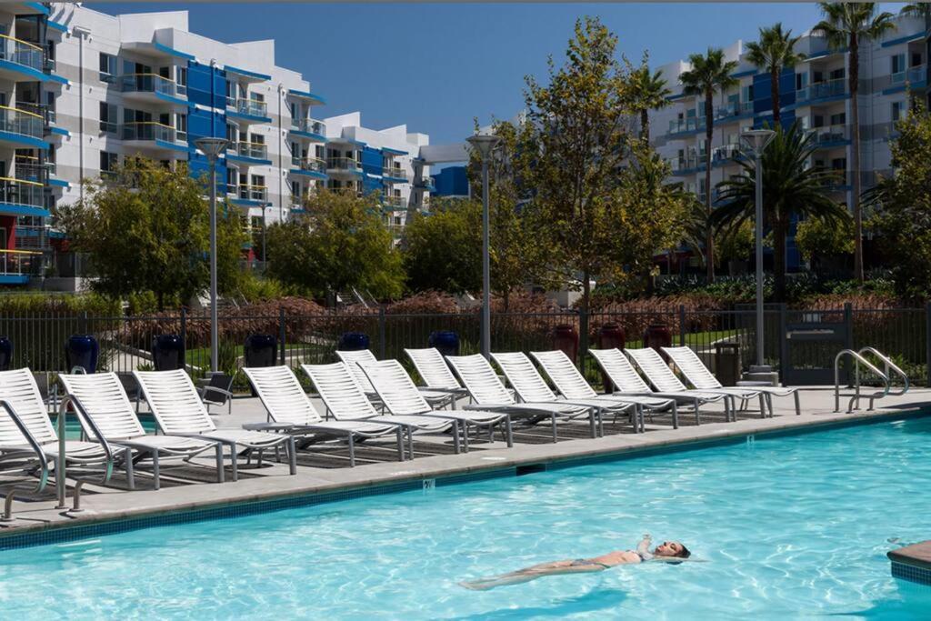 Blue Marina Views Floor Unit 2bd 2ba *