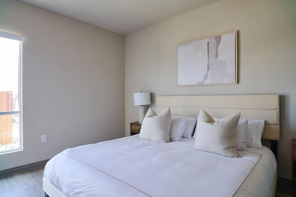 Blue Marina Views Floor Unit 2bd 2ba Los Angeles